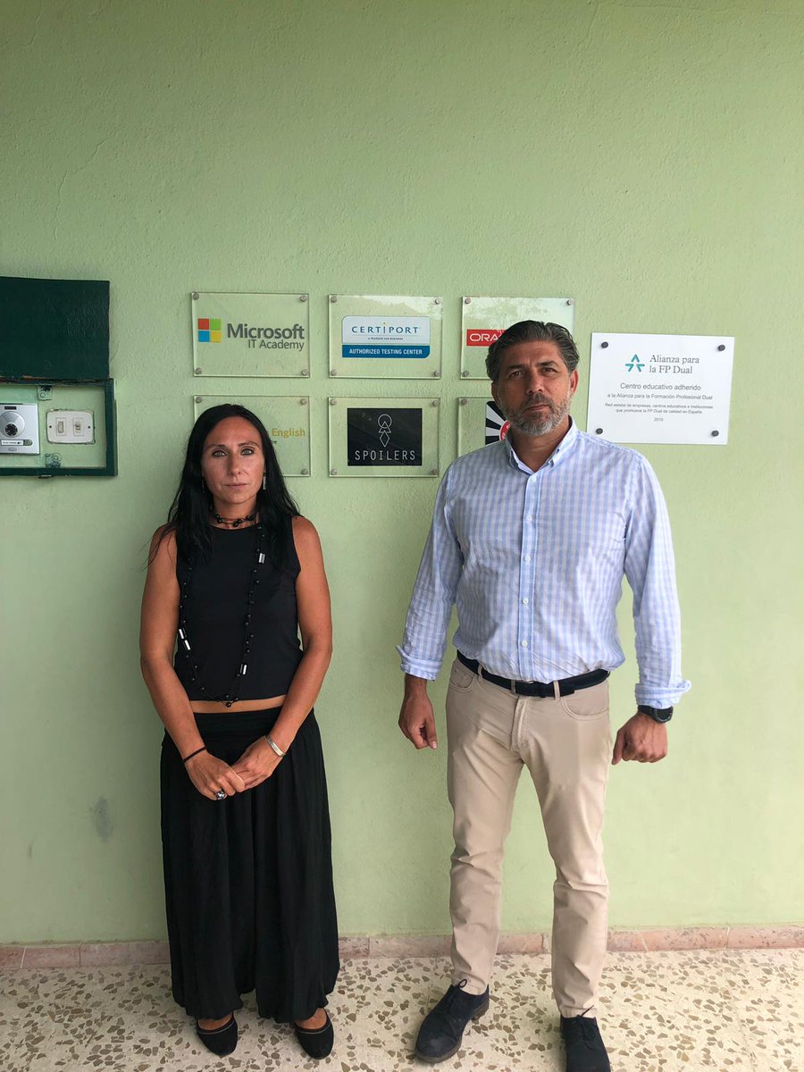 ColegioReina's tweet image. La semana pasada ¡renovamos el proyecto #Certinet para nuestros #alumnos!
Ahora en el #Colegio La Reina nuestros #estudiantes podrán beneficiarse de programas MTA y #Microsoft Technical Associate. 😊👏👏
Gracias a @CertificaTICnet