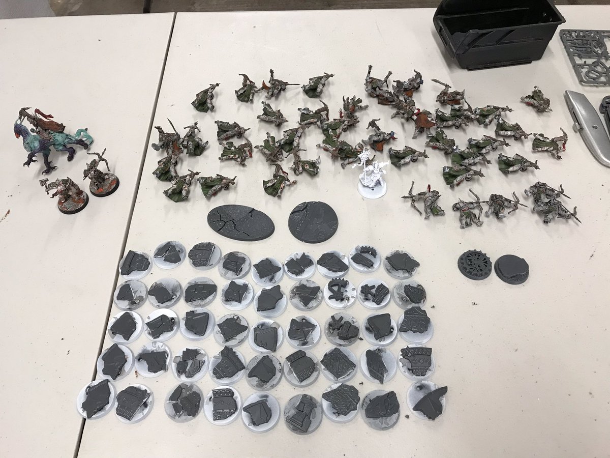 BadDice_Podcast's tweet photo. Looking forwards to @FaceHammer_ #FHGT this weekend. Still undecided on a list.
I’ve painted a Soulstrike brotherhood Stormcast army (just the bases to do) but I can’t stop looking at my Cauldron Guard DoK. https://t.co/qlaRHOJ2te