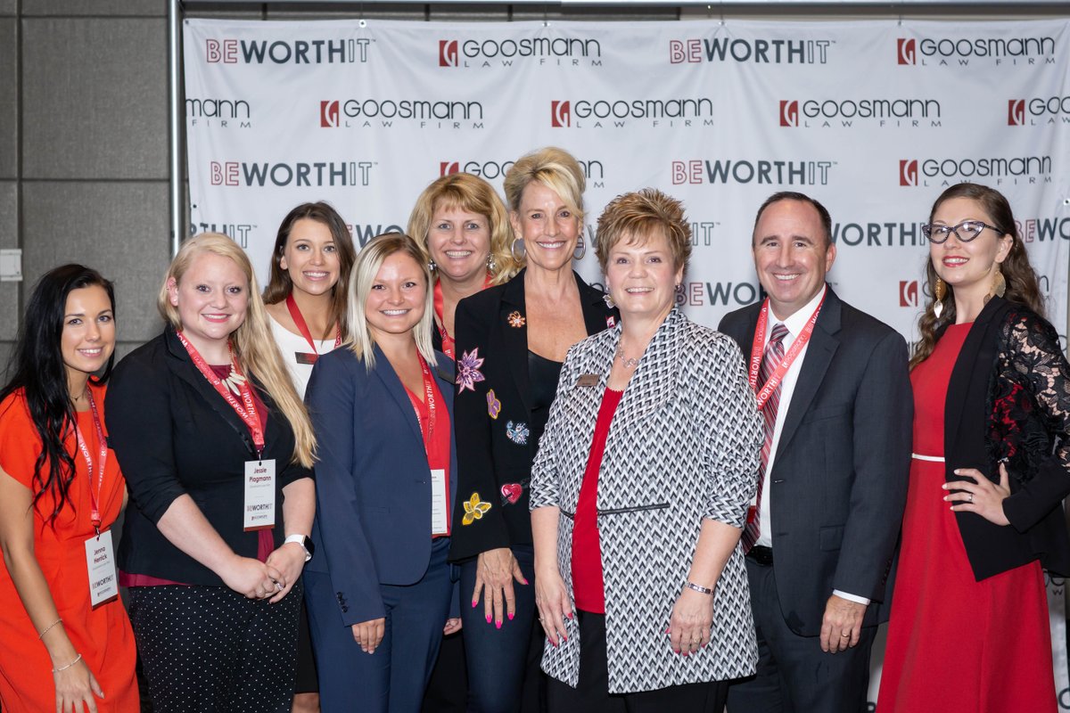 GoosmannLawFirm's tweet image. Our team loved having the opportunity to meet Erin Brockovich and hear her story at the BE WORTH IT conference!