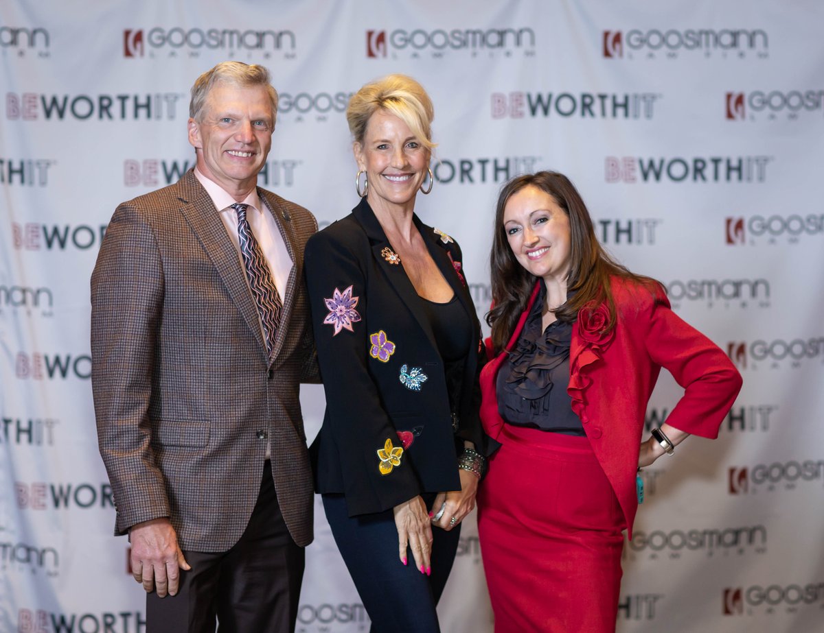 GoosmannLawFirm's tweet image. Our team loved having the opportunity to meet Erin Brockovich and hear her story at the BE WORTH IT conference!