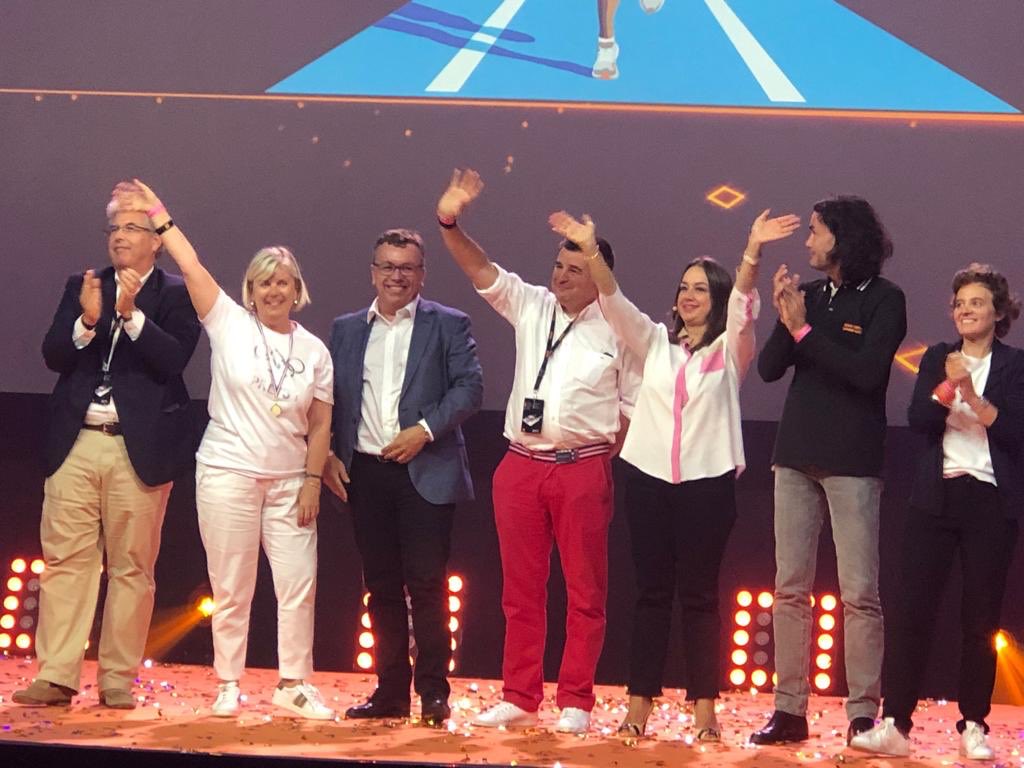 ValerieTherond's tweet image. Belle énergie à #nice pour la convention des ventes 🎬@Orange_France avec les équipes commerciales @OrangePACA et @OrangeAuRA Échanges riches sur nos enjeux majeurs #fibre  @OrangeBankFR 📲 ravie d’avoir témoigné sur l’ ancrageterritorial🙃 😀