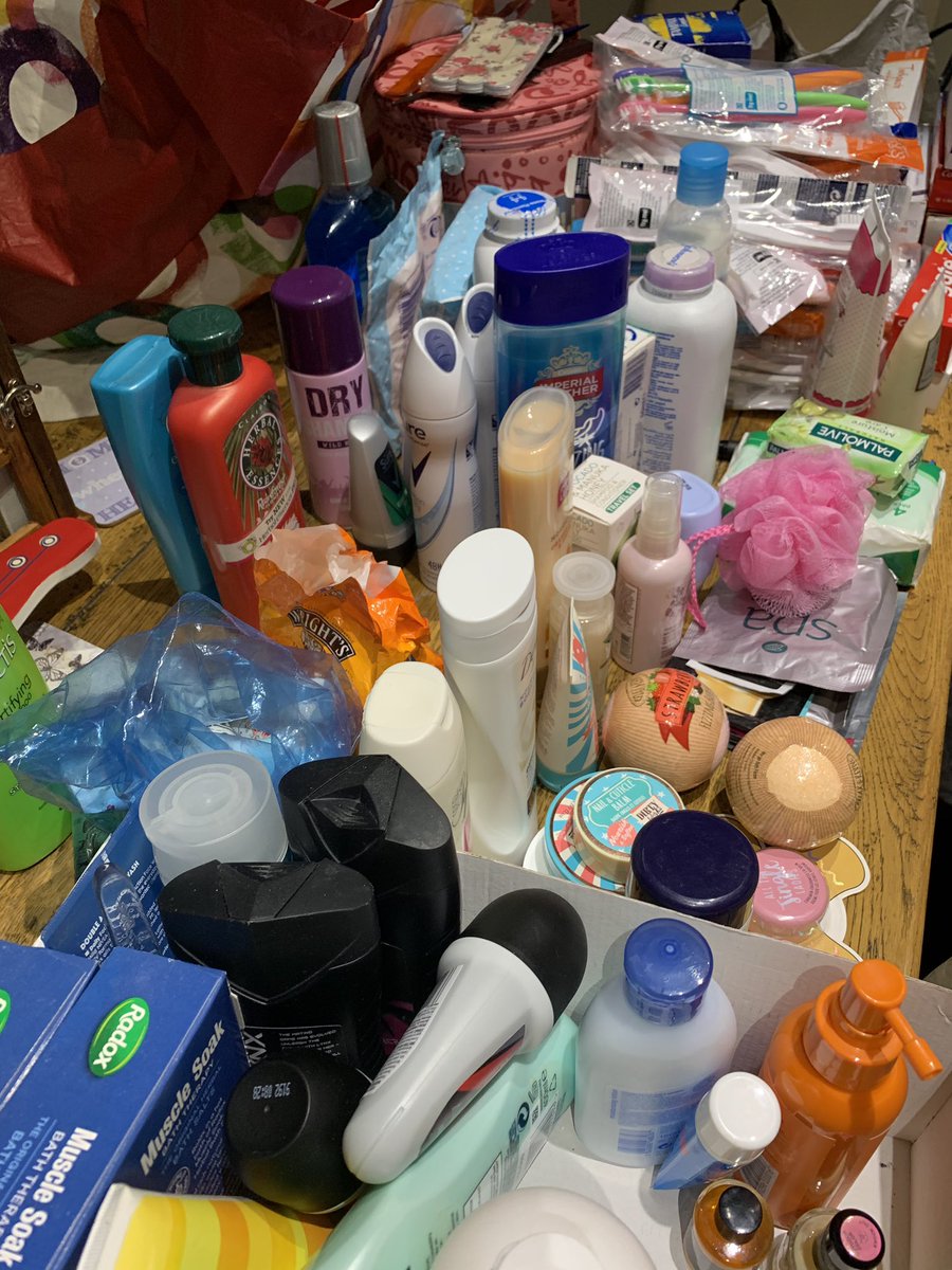 Sorting and packing up boxes for our new charity partners 💛
Thank you <a href="/TheLights/">The Lights Andover</a> and The Body Shop for this wonderful collection x