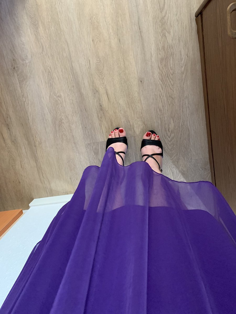 DivineLadyFR's tweet photo. Who want to please me ?? I have new fetish... where are you pathetic losers?? #footfetısh #Shoesday #femdom #findomgoddess #sub #fetish #SugarDaddy #subsugardaddy https://t.co/SUS2czyvgA