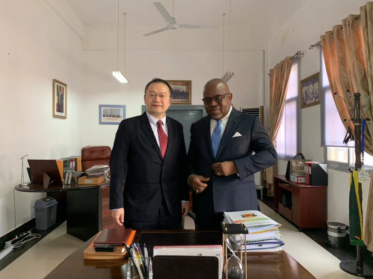 Rencontre avec Jean Bruno ITOUA,  Ministre de l'enseignement supérieur Congo Brazzaville, signature d'un projet  avec contenus BBS et DEMOS