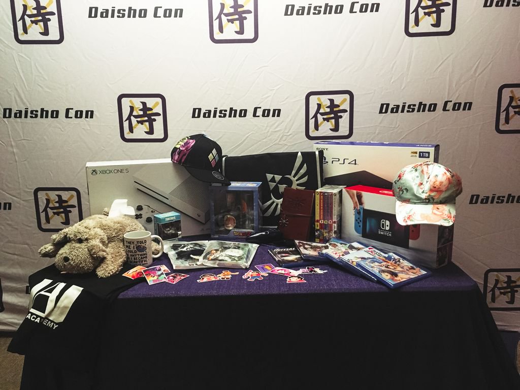 daishocon's tweet image. Ever wanted to help out at #daishocon? Now is your chance with our re-vamped #volunteerprogram! Receive  insane prizes or be entered to win giveaways based on the hours you work! Check out the perks at buff.ly/2DHPKXI Email volunteers@daishocon.com today!
