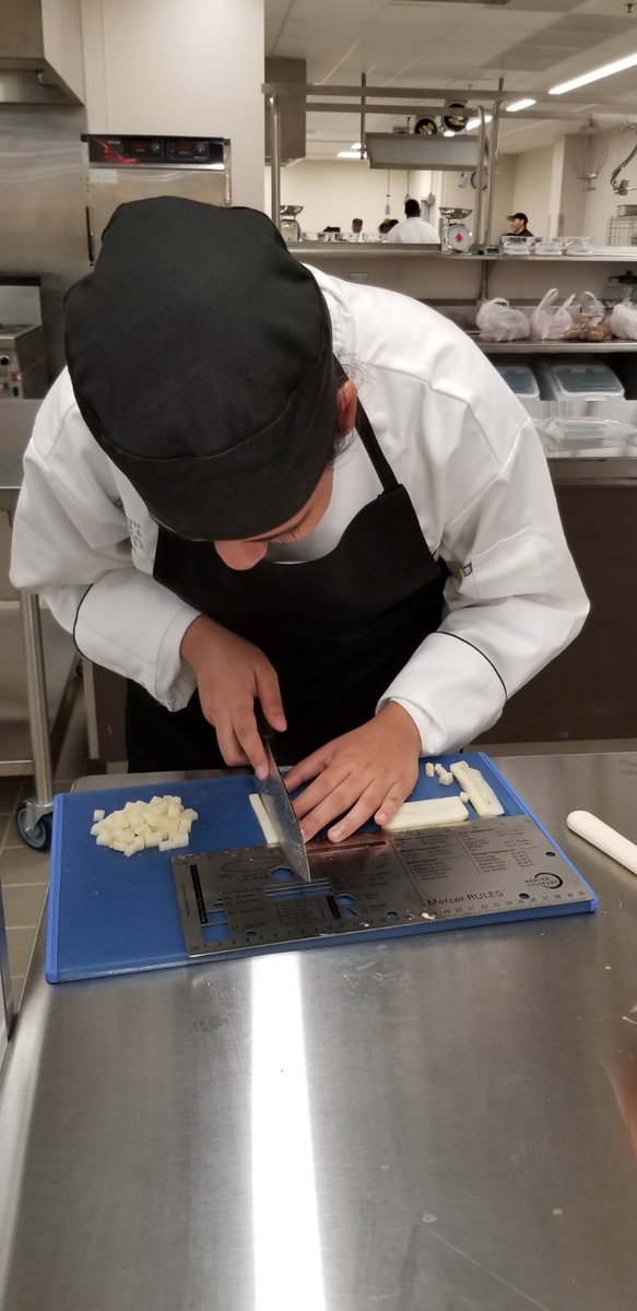 CTEReeseCenter's tweet photo. Students Chefs Kayla and Anushka apply knife skills with chopping potatoes in Culinary class #skillsforlife #cooking @FBISD_CTE https://t.co/KEoRaOLyEg