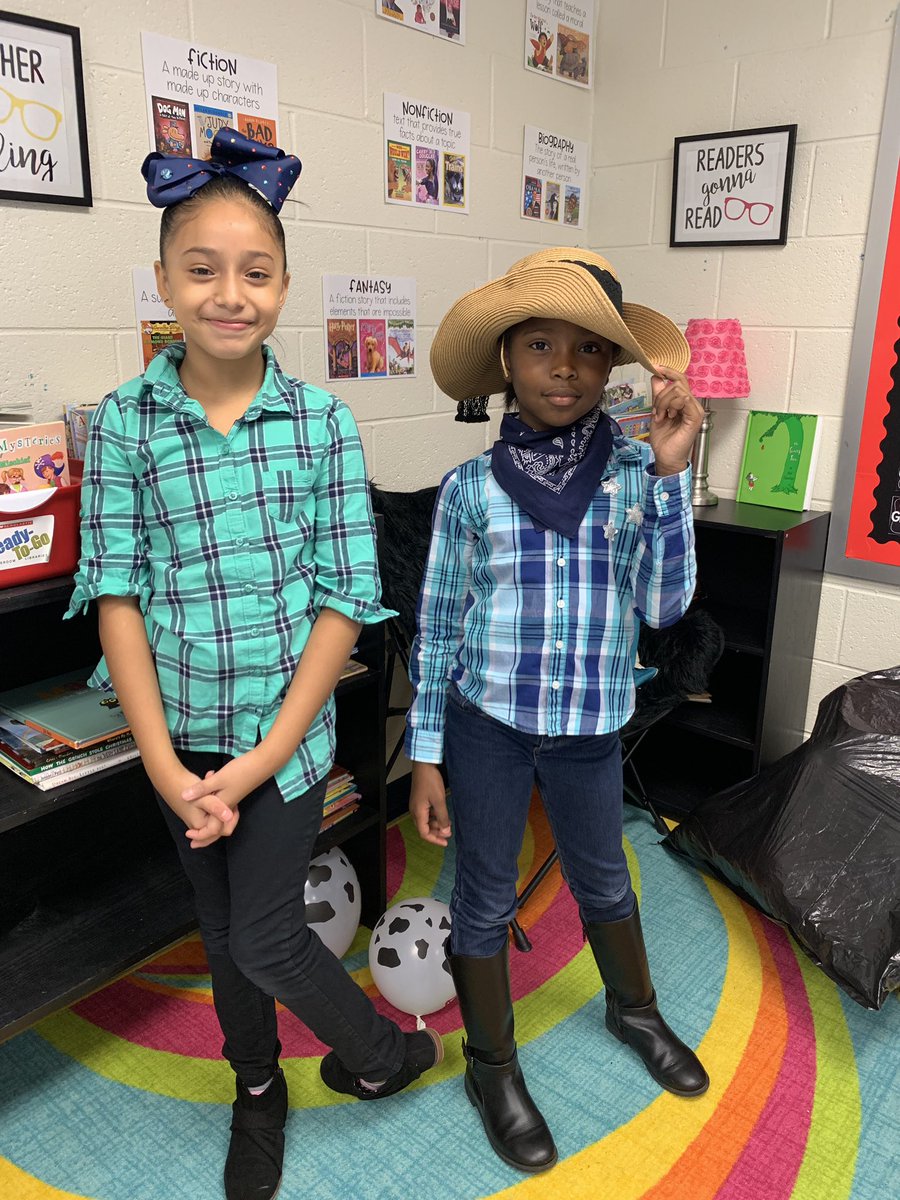 itutor_tots's tweet photo. Preparing for our Unit 1 test this week, we had a little Round Up Rodeo today to help us review rounding! @FayetteNorth #iteach #3rdgrade #handsonlearning #funday https://t.co/bPtEmcksti