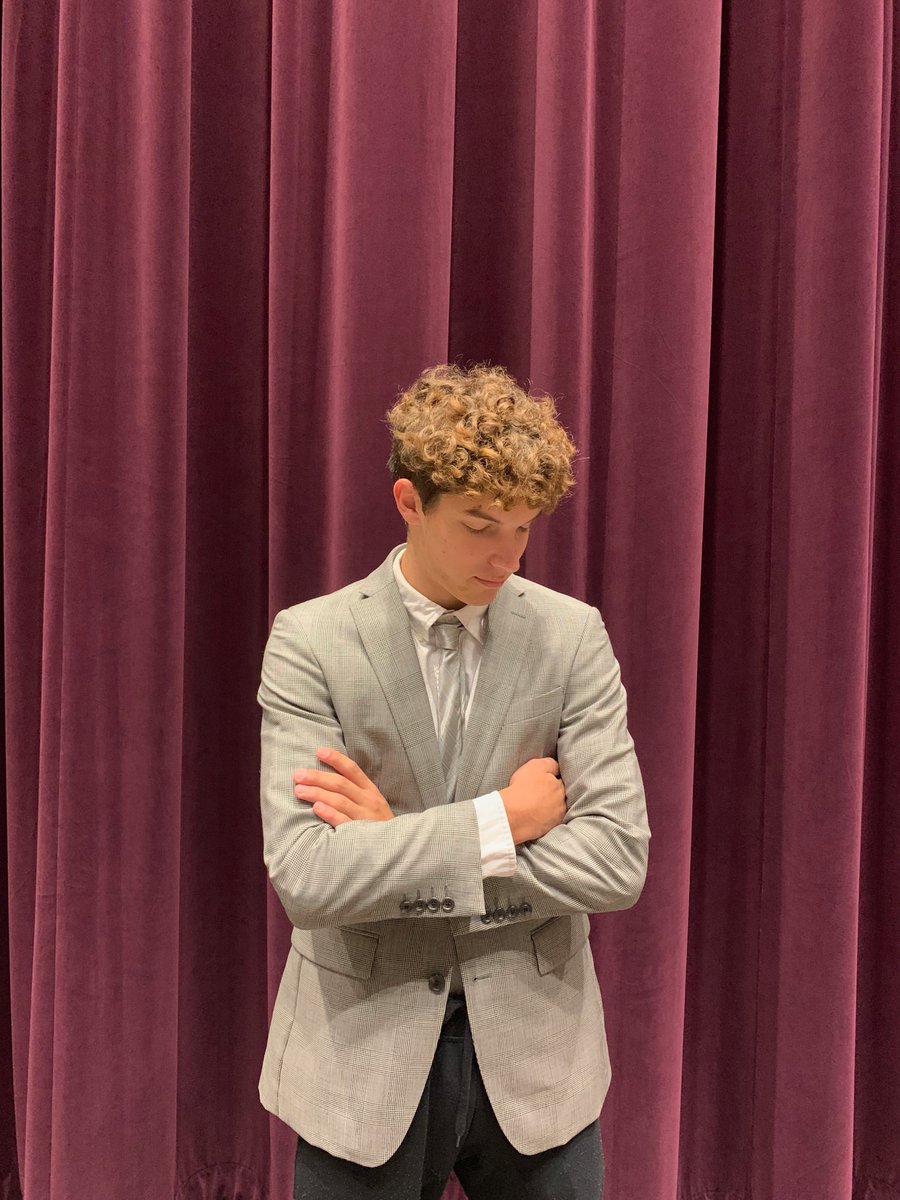 jamvan44's tweet photo. AHS' new theatre arts class kicked off the quarter with a living portrait project where students recreated the facial expression, body language, and costuming of a famous portrait. The results were spectacular!@AHSHuskies https://t.co/c2yrl8XtaL