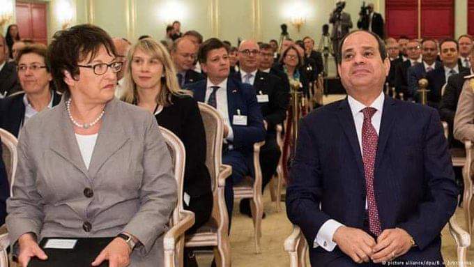 نظرة هذه المرأة تمثل 400 مليون مواطن عربي  #كفاية_بقي_ياسيسي