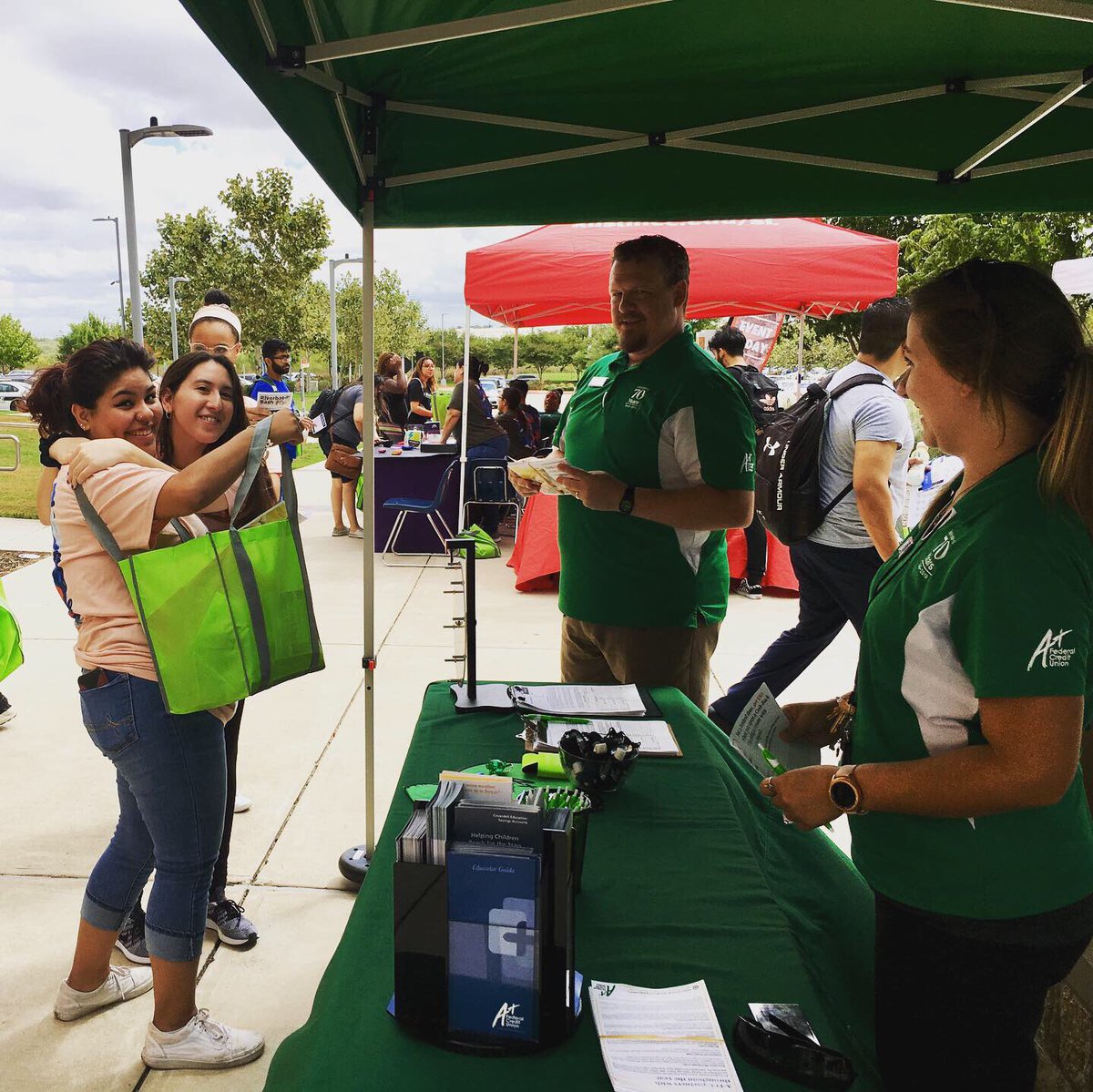 aplusfcu's tweet photo. A+FCU is having a blast hanging out at the @accdistrict Hays Riverbat Bash! #aplusfcu #AustinCommunityCollege #RiverbatBash #HaysACC https://t.co/HONBU3ADc6