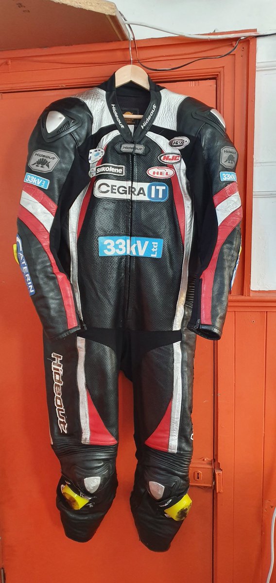 CleanFreaks3's tweet photo. One set done 😎 Connor's refreshed and had a few sponsor names taken off 👌 https://t.co/tZBkI9WBna