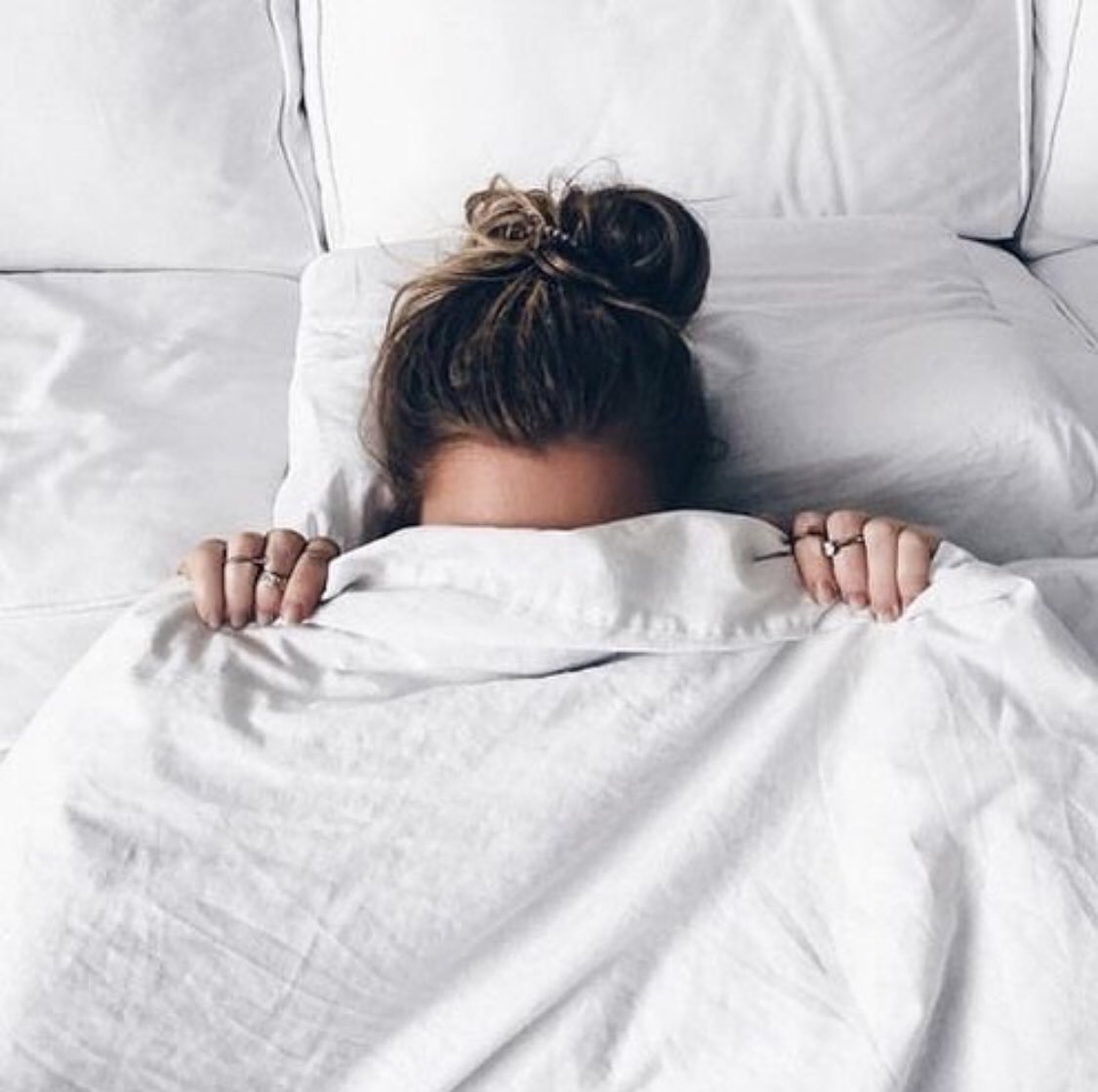 How is it only Wednesday tomorrow! Looking forward to a weekend of 💤 #yanneoofficial
.
.
.
#inspofashion #inspo #alliseeispretty #darlingmovement #embracingaslowerlife #aslowmoment #thelifestyle #thehappynow #theartofslowliving #thesimpleeveryday