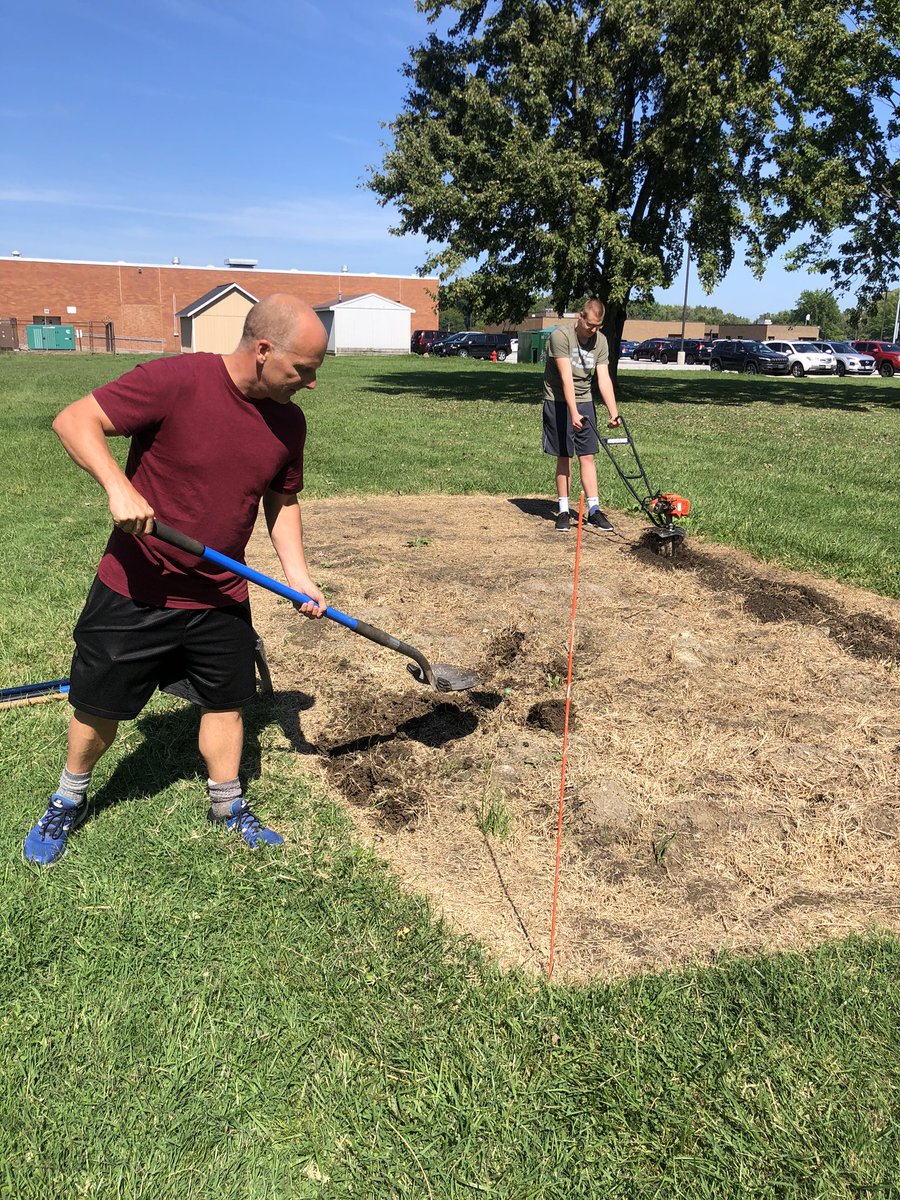 MHS_GreenTeam's tweet photo. Kicking the school year off by preparing the grounds for our MHS garden! The “Green Team” has paired up with @MrKaminskiMath and David from MHS gardening club for this project! Also, can’t thank @ShannonMMS enough for advising this club! 🍁🍂🦆 https://t.co/10WtcoAdqm