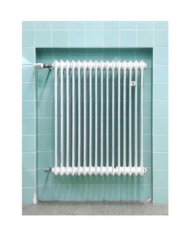 Partof_SHAN's tweet photo. #SCHWIMMSCHULE 🏊🏻‍♀️
•
•
•
#newmission #kraulschwimmen #symetry #architecture #shower #photography #symetric #stuttgart #mosaic #ceramictiles https://t.co/C04IaDE7ZV