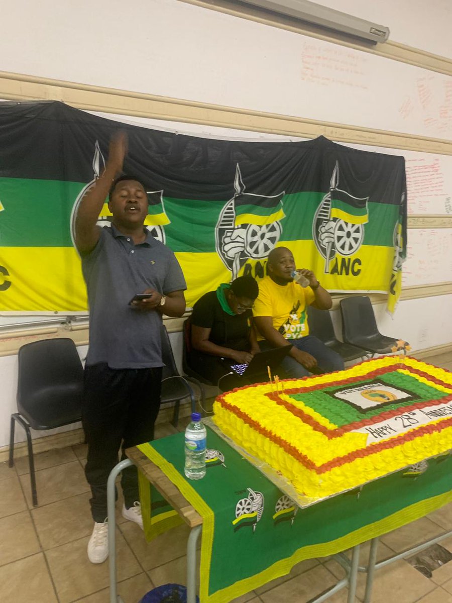 SASCO_Gauteng's tweet photo. Celebrating 28 years of the revolutionary Student movement with SASCO VUT.
#OneStudentOneSASCO #SASCOSedibeng #SASCOVUT https://t.co/CRcwUUloCp