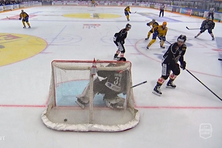 3:2 in Lugano: Der erste Saisonsieg für den HC Davos. 

Bericht: grheute.ch/2019/09/17/hcd…