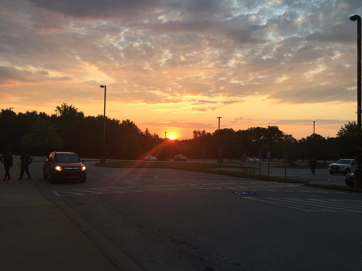 ccrenshaw3's tweet photo. My home school at sunrise https://t.co/bVg4MxTIQu