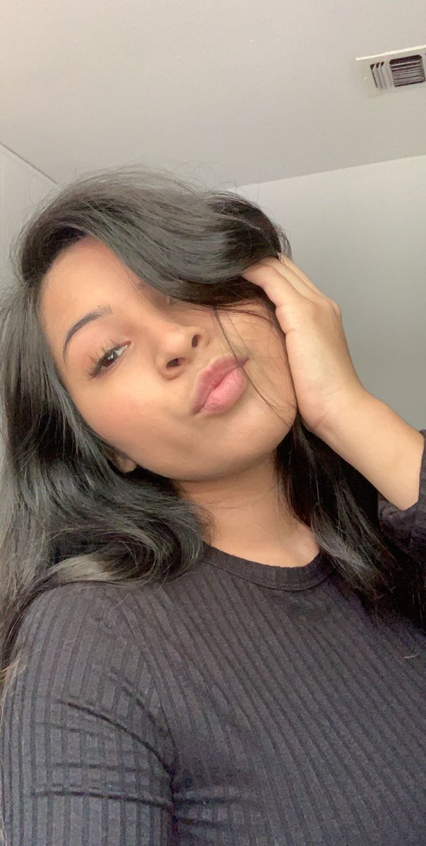 Hannahguz10's tweet photo. Missing my lashes :( https://t.co/CplUbyvL5T