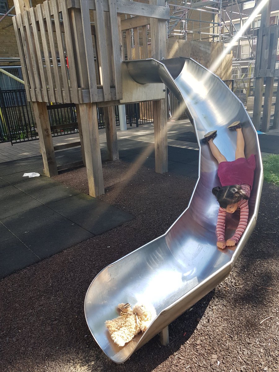 misssmythe_HT's tweet image. One little girl had such an exciting weekend with our class ‘Everywhere Bear’. They went on lots of adventures and even went to London. We were very excited to share the photos and draw about the very busy weekend 🐻✏️ #rubyclass #everywherebear #EYFS #earlyyears #EY #EYtalking