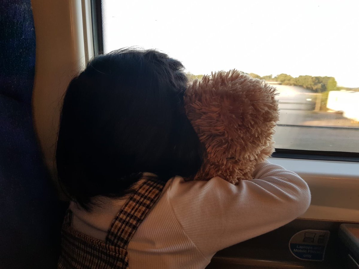 misssmythe_HT's tweet image. One little girl had such an exciting weekend with our class ‘Everywhere Bear’. They went on lots of adventures and even went to London. We were very excited to share the photos and draw about the very busy weekend 🐻✏️ #rubyclass #everywherebear #EYFS #earlyyears #EY #EYtalking