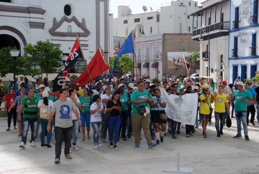 FeuCuba's tweet photo. #Cuba // Por todo el país los estudiantes de la @FeuCuba ratifican su apoyo al pueblo y gobierno cubano🇨🇺 en medio de la situación energética que atraviesa la nación. Agrupados en contingentes de vanguardia saldremos a aportar nuestro granito a la economía del país #SomosCuba https://t.co/6tCxlgIxcR