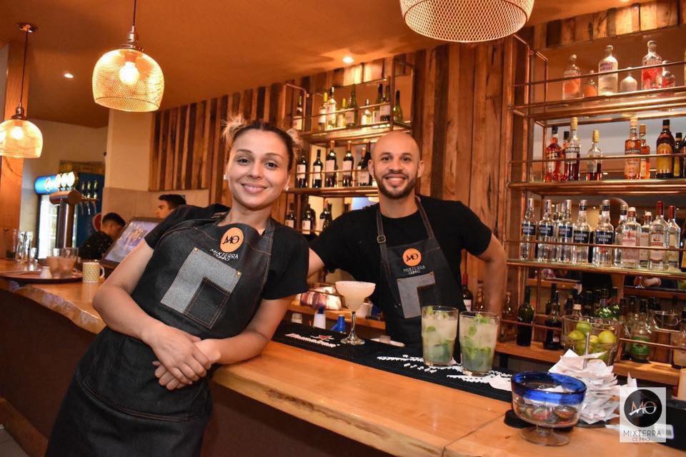 Mixterravina's tweet photo. 🇨🇱Estamos en #Modo18 hoy ven y tómate nuestro HAPPY HOUR hasta las 22:30Hrs 🍹🍻📍Quinta #262 Esq. Viana https://t.co/1TWQZV2EjA