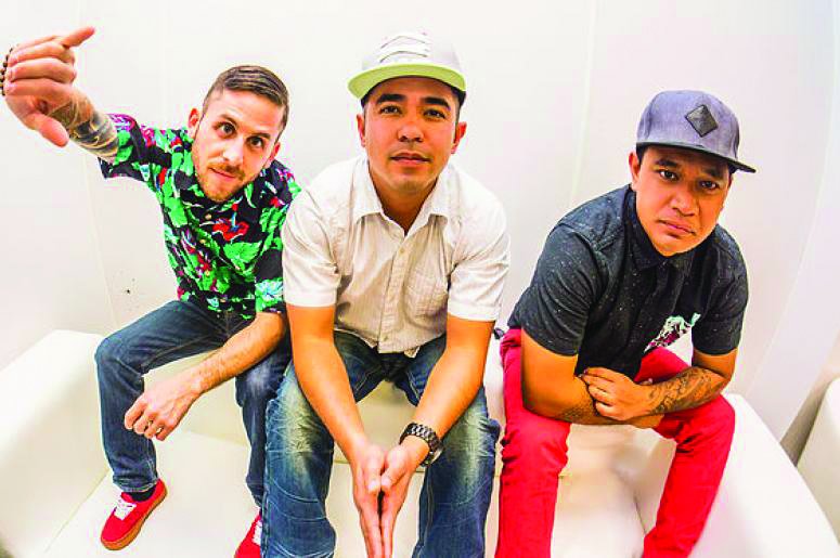 bendfallfest's tweet image. Catch reggae/dancehall artist @inna_vision808 on the @TopShelfMed Music Stage at the First Interstate Bank Bend Fall Festival on Oct. 5 at 6:30pm. Born in Maui, Inna Vision continues to spread Aloha and positivity. #livemusic #inbend FULL LINEUP &amp;gt;&amp;gt;&amp;gt; bit.ly/315gE5z