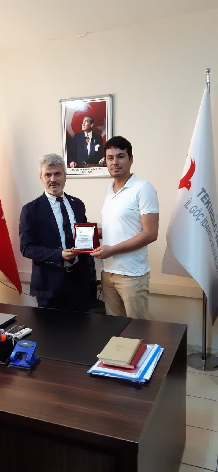 omer gumus on twitter kayseri il goc idaresi emrine atanan goc uzmanimiz ender arslan ile vedalastik kendisine emek ve katkilari icin tesekkur eder bundan sonraki hayatinda basari ve mutluluklar dilerim https t co xrmmx57eak