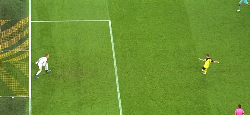 realmadridlook's tweet photo. El Farça, a lo suyo. Uefalona  https://t.co/zR0ERA1QU7
