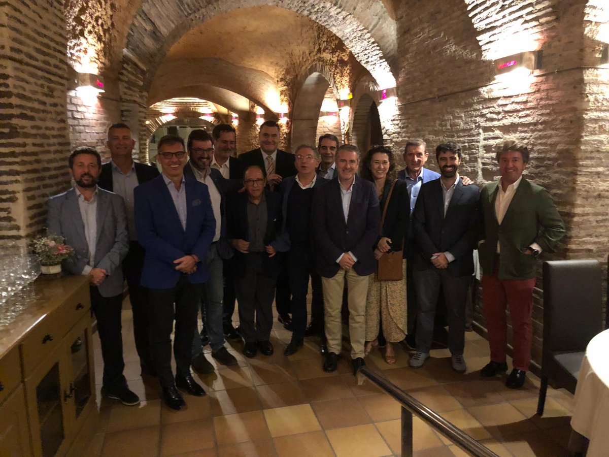 ClubCEOes's tweet photo. Reunión hoy del #ConclaveCEO en la bodega #elhilodeariadna de @grupoyllera con @RUrrialde_PhD como invitado, para debatir sobre alimentación. https://t.co/h9sKNSOpcM