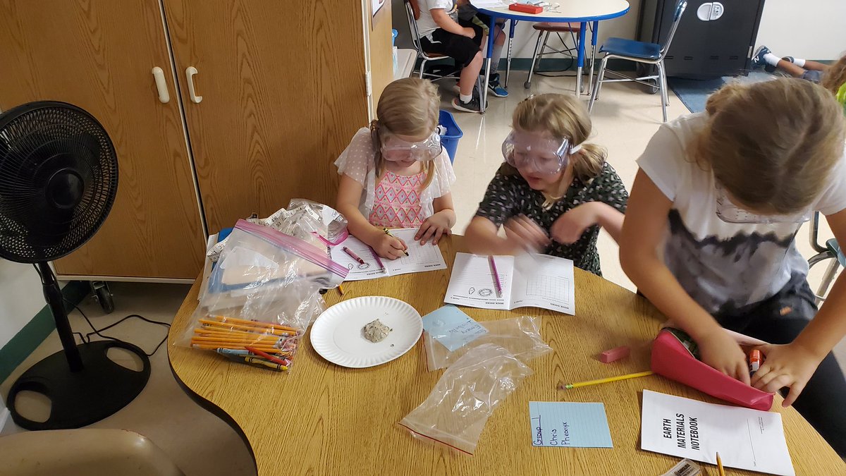 Mrs. Jones tweet media