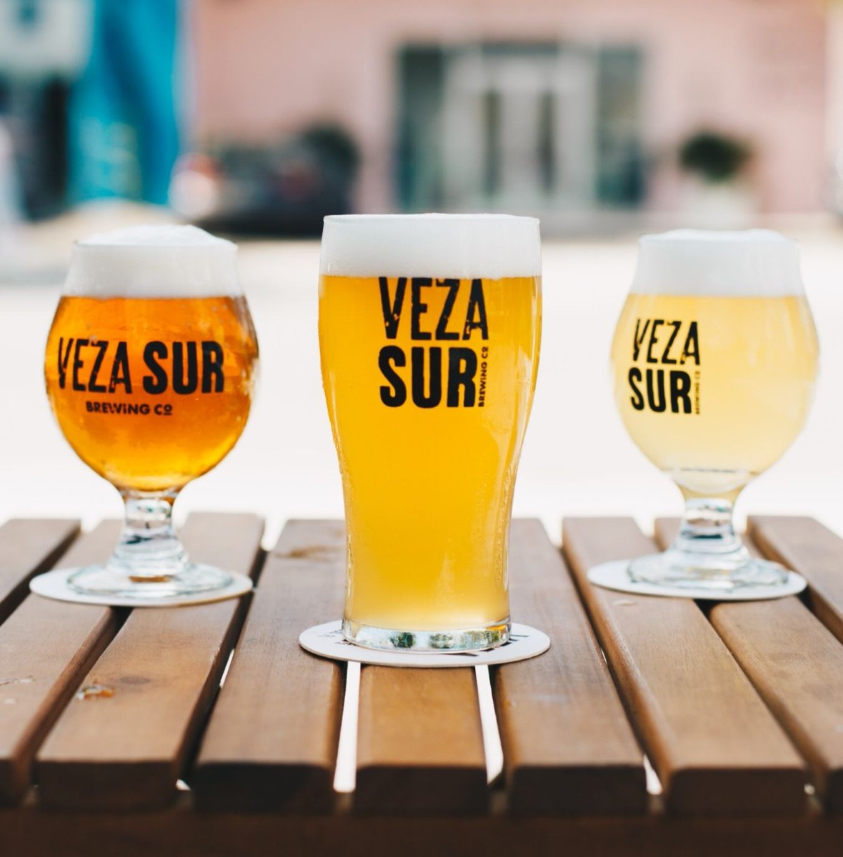 bartendingpro's tweet image. How did your week go? Come by and share with some friends tonight at 6:30pst/7:30mnt/8:30cst/9:30est on buff.ly/2L2kzZm
#livestream #bartendingpro #drinkswithfriends #bartenderproblems #mixeddrinks #bartenderlove #barlife #bartendingschool