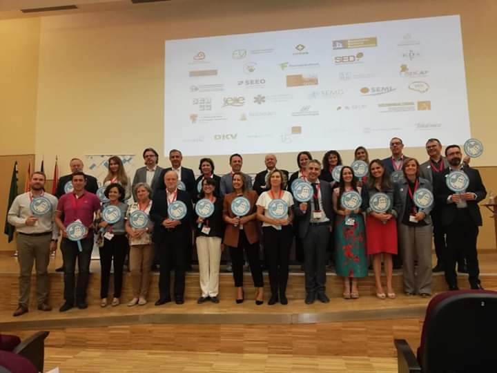 asprofa's tweet photo. ✍️ Esta mañana hemos firmado, siendo la vocal Esmeralda Díaz nuestra representante, el Decálogo que acredita que #Asprofa se ha adherido al grupo de 30 Asociaciones o entidades que lucharán por tener información Veraz en tecnología
#SaludSinBulos
#eSalud
#HackSalud https://t.co/XfEp2DsC8v