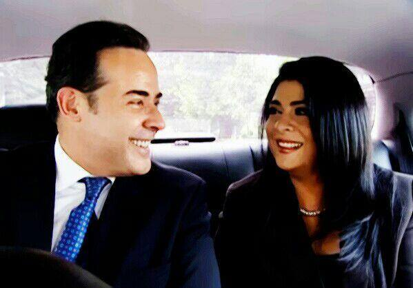 StoryTellerX_'s tweet photo. María es usted?
Qué outfit!! AMO

#CitaaCiegas #TeamMaura #VictoriaRuffo #LaMadrastra #MaríaFernándezAcuña https://t.co/OsUsx3SFNo