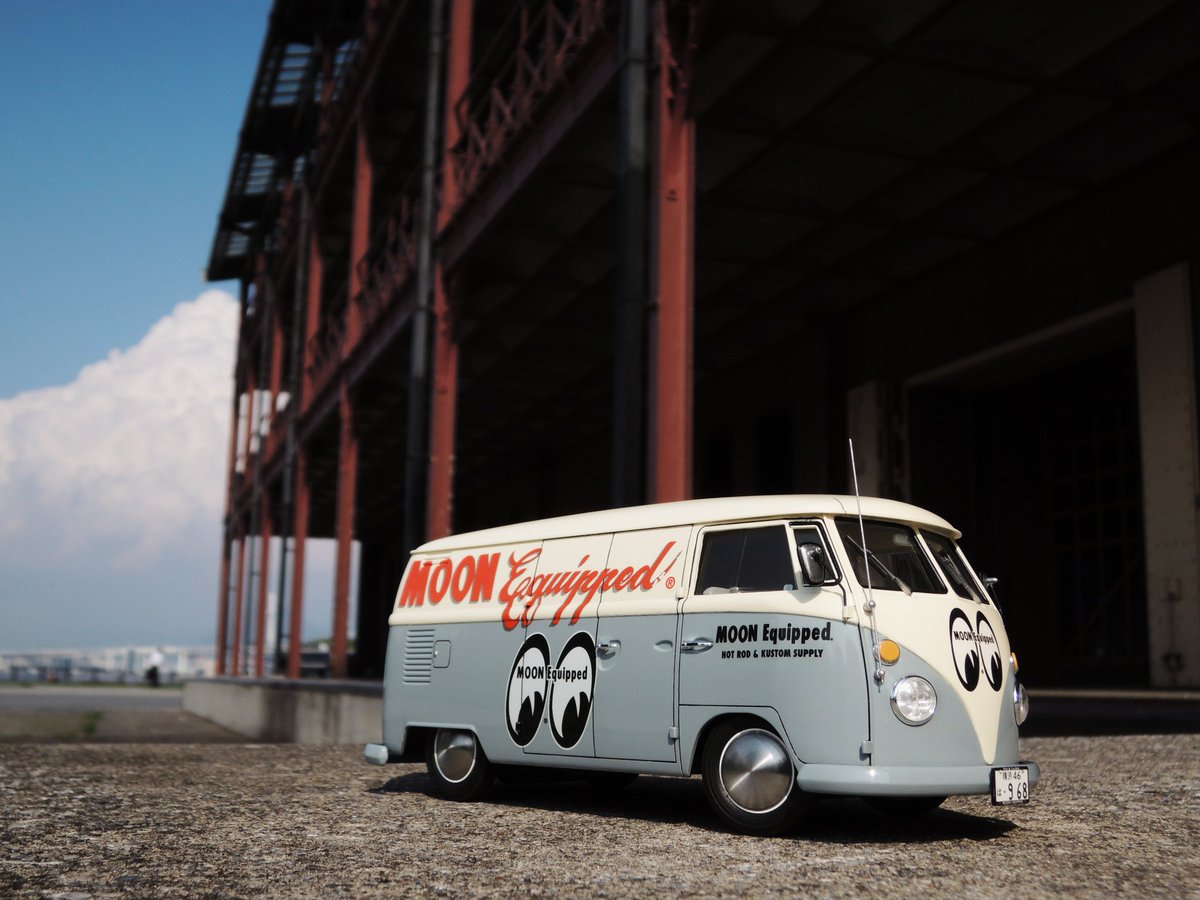 MOONEYES Volkswagen Type 2 Delivery Van