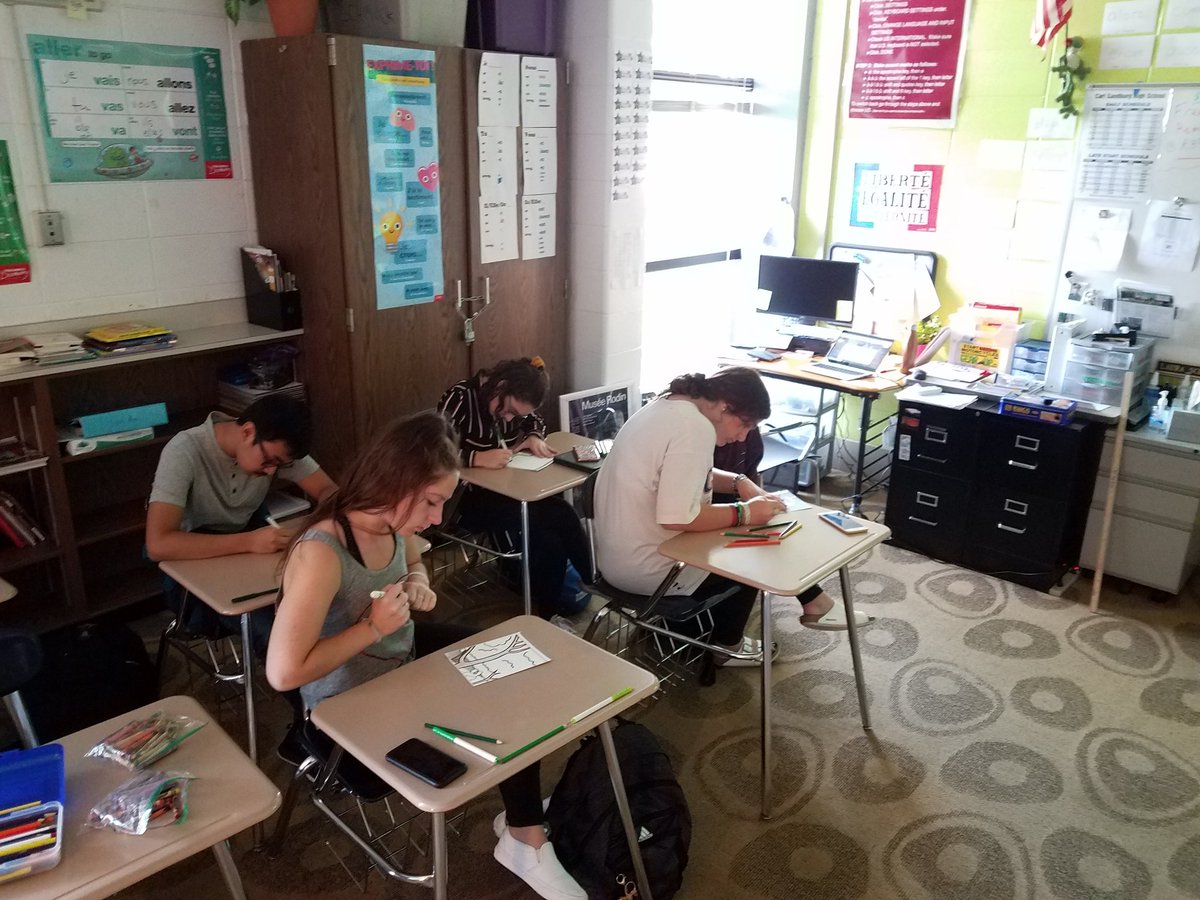 CS_FrenchClub's tweet photo. Trying our hand with some Seurat pointilism. @SandburgHS https://t.co/RviPYEzEej