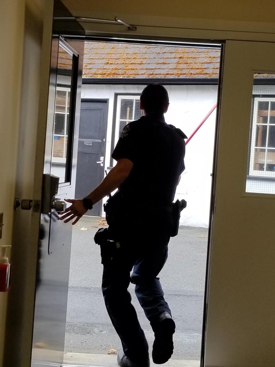 Sometimes we delegate the bad tasks to the junior person on-duty. You know...for their...development. This was definitely one of those times. Its important to note that once the (huge) spider was safely gone the rest of us shared how we weren't actually scared at all.😳#Fearless