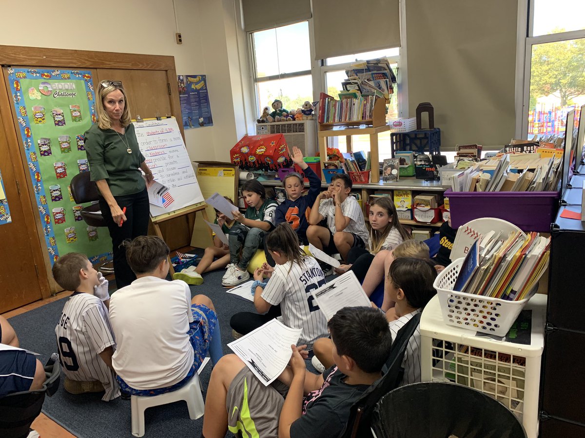 Sharilyn20's tweet photo. #ConstitutionDay Ss learned about the constitution and then created their own #classconstitution @WaverlyParkElem #GiveAHootfor #waverlywonders https://t.co/M8hadNOrdo
