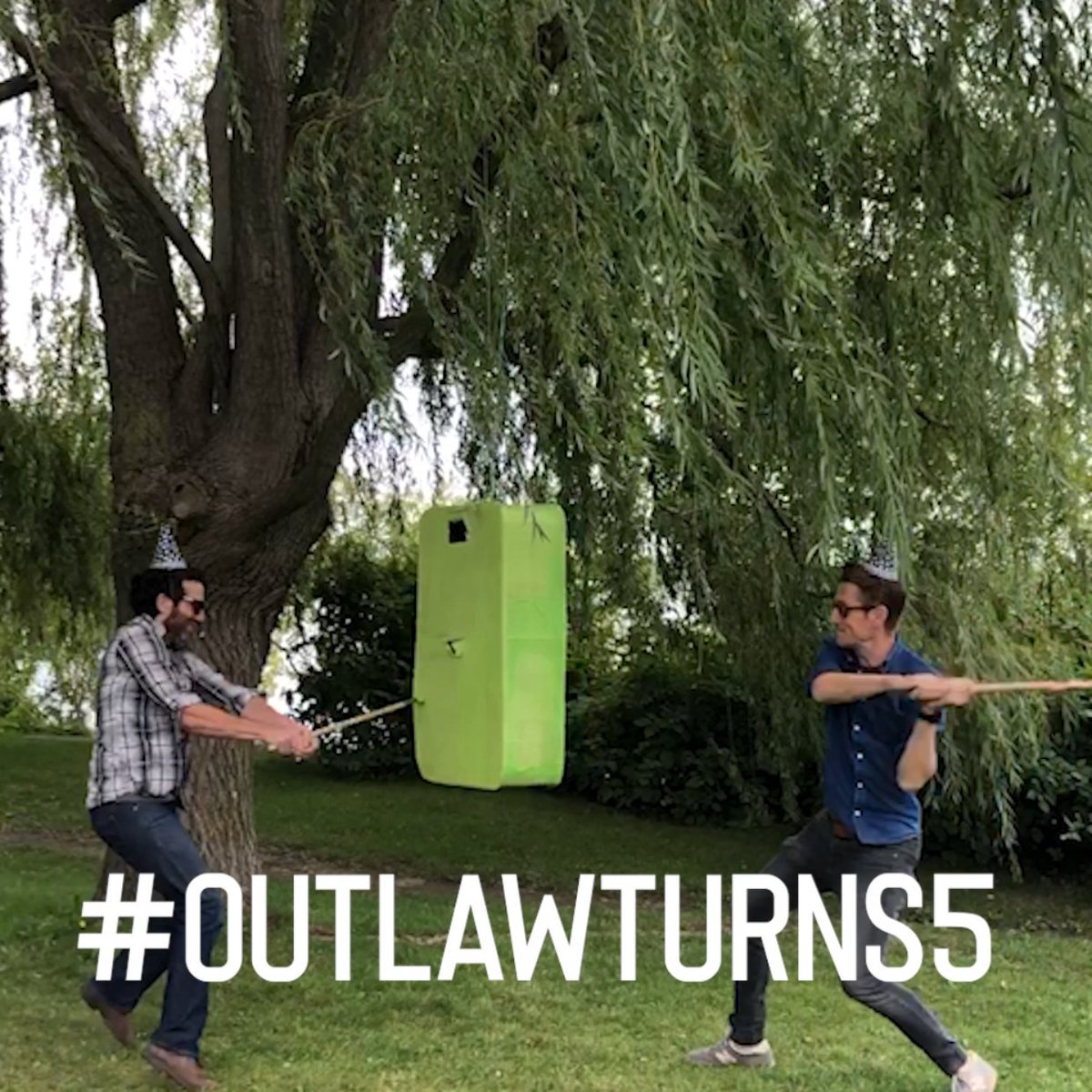 OutlawPedals's tweet photo. 🚨 BIG Instagram Giveaway Alert! 🚨 To celebrate turning FIVE, we're giving away FIVE Nomad S128 rechargeable battery-powered pedalboards, each loaded with FIVE Outlaw pedals of winner's choice. Enter here: https://t.co/jVwHsdyTIh
#outlawturns5 https://t.co/jpJDvrMx3d