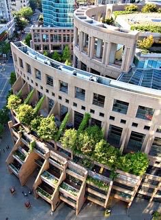 The ruined highrise coliseum that is Moshe Safdie‘s Vancouver Public Library, 1993-5Images unknown sources