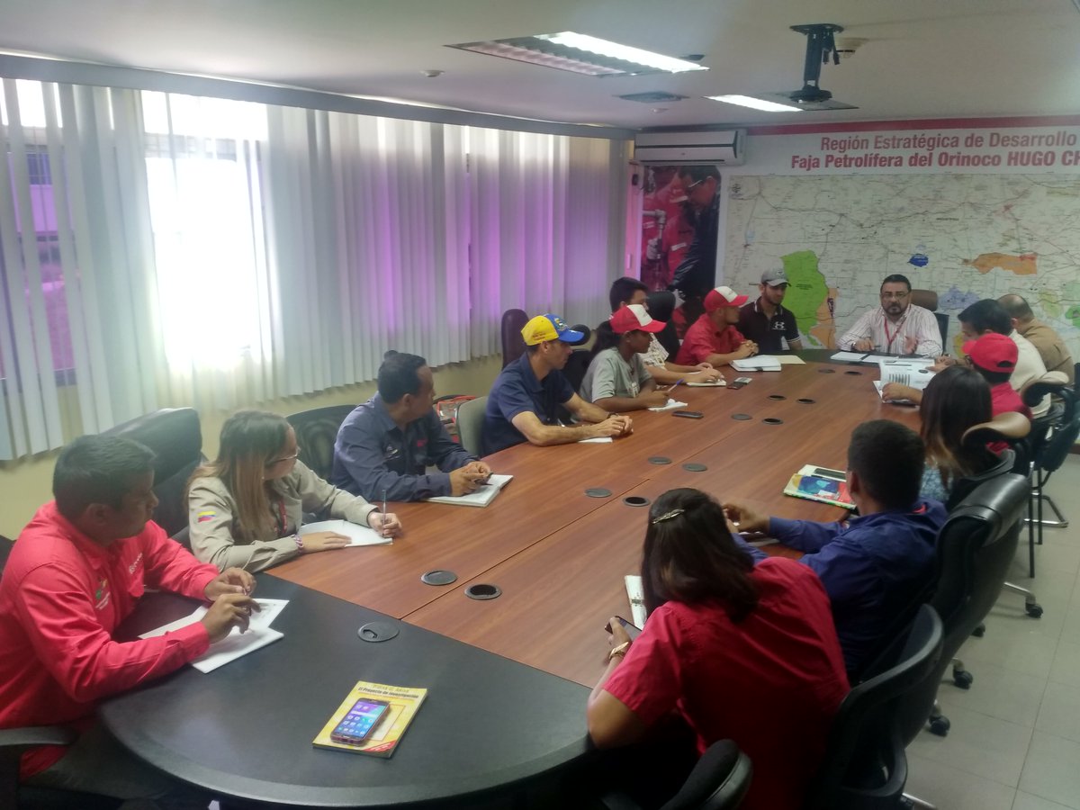 BellorinPDVSA's tweet photo. Desde la #DivisiónJunín valoramos todo el compromiso de la @FNJPetrolera para resistir y dar respuestas oportunas para la gestión de @PDVSA, fue una oportunidad para conocer el trabajo que se realiza en la FPO  

#DiálogoPorLaPaz 

@MQuevedoF 
@BoscanEvenin
@EdgarBlancoJP https://t.co/MtTyVDjBsa