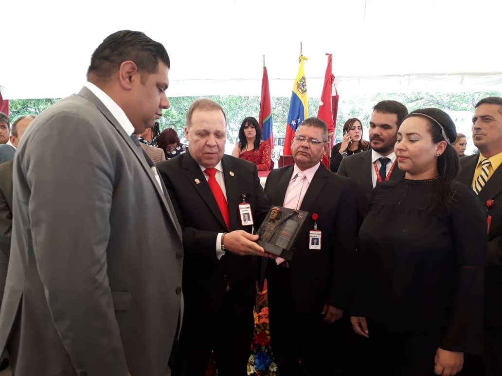 Jesusantanderl's tweet photo. #17sep más temprano estuve en @PDVSA_VASSA junto al Cnel Aponte y el Orador de Orden @PedroCarreno_e recibiendo un reconocimiento y celebrando sus 5to aniversario #Gucara #Carabobo #Venezuela #PdvsaVassa https://t.co/kq799lkXxQ
