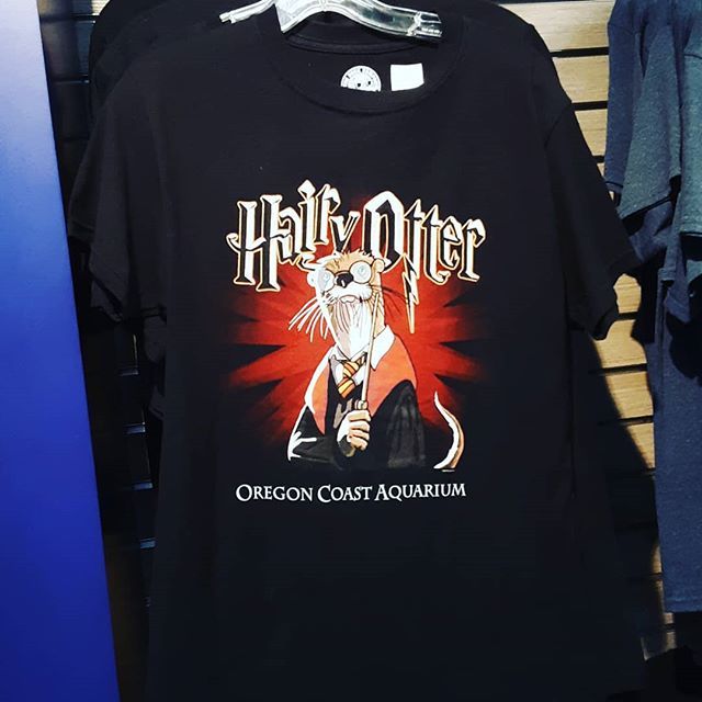 GeekeryBookClub's tweet photo. Hairy Otter 😂

#hairyotter #harrypotter #oregoncoastaquarium #bookstagram #instabook #bookish https://t.co/sKst23jxtL https://t.co/A0pLCHwJvu