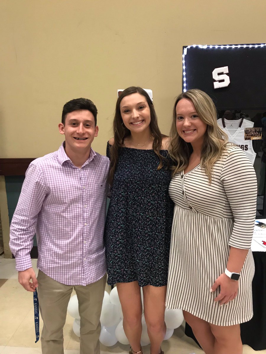 Happy birthday @hollysanderson_ Hope it’s the best one yet! Maybe you can watch the 79ers play tonight😂😂