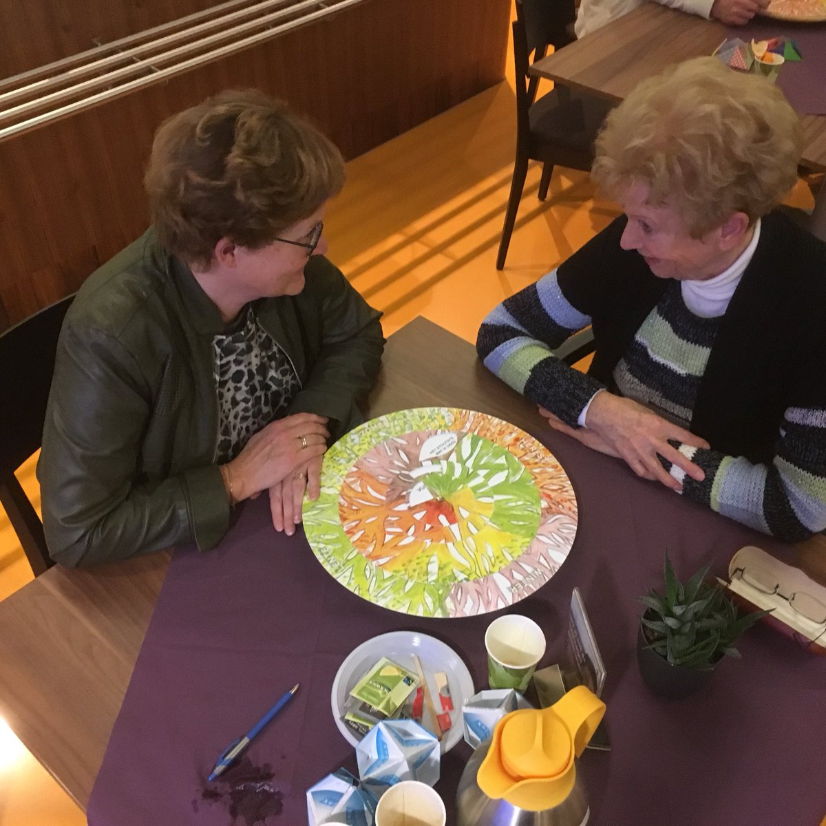 #Workshop in #gesprek over #levensvragen “Alweer een goed gesprek” dinsdag 26 november op atelier <a href="/bureaukwiek/">Bureau Kwiek</a> in #Utrecht Kennismaking met de <a href="/Verhalencirkel/">De Verhalencirkel</a> en #creatieve #gespreksopeners #levensverhalen #ervaringen #feedback #delen #zorgprofessionals #geestelijkverzorgenden