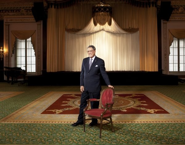 LockwoodChicago's tweet photo. Our go to guy, history buff, PR Director, Hotel Historian extraordinaire, and History is Hott!! tour guide. Uncle Ken's in the @nytimes!

https://t.co/qNLVK8SJag https://t.co/wDKvHEJw0h