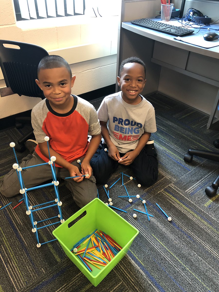 MrsElayan213's tweet photo. Getting our hands on some Zometools in the @RidgeLawnLab after completing our first 2 slides in our e-portfolios. #cridgepride #RLThirdgraderocks #smartlab #thirdgradeengineers https://t.co/iXUckirGPb