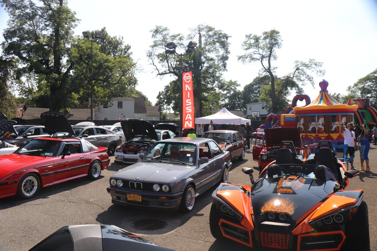 xtremelincoln's tweet photo. You know how we are passionate about car shows.We got a opportunity to interview @IAMDJMAGIC about his custom car & bike show at @SShoreNissan. Dropin excitement about the show and what he has cooking for the coming year #teamxl #djmagic #cartalk #cargame @ace_flyboy42 cameraman https://t.co/7q3wZIpEvW