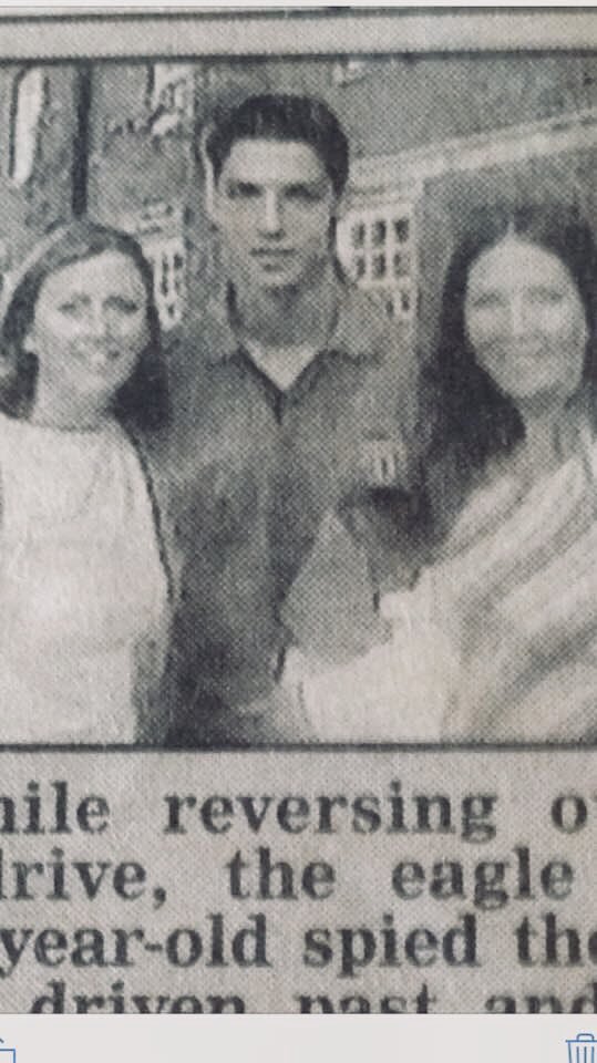 missrjchambers's tweet photo. When Ronaldo came to Utd 2003 @Cristiano @piersmorgan Mottram Hall ❤️ signed my paper with a pink lipliner 😂 https://t.co/uf6vEeHyGu