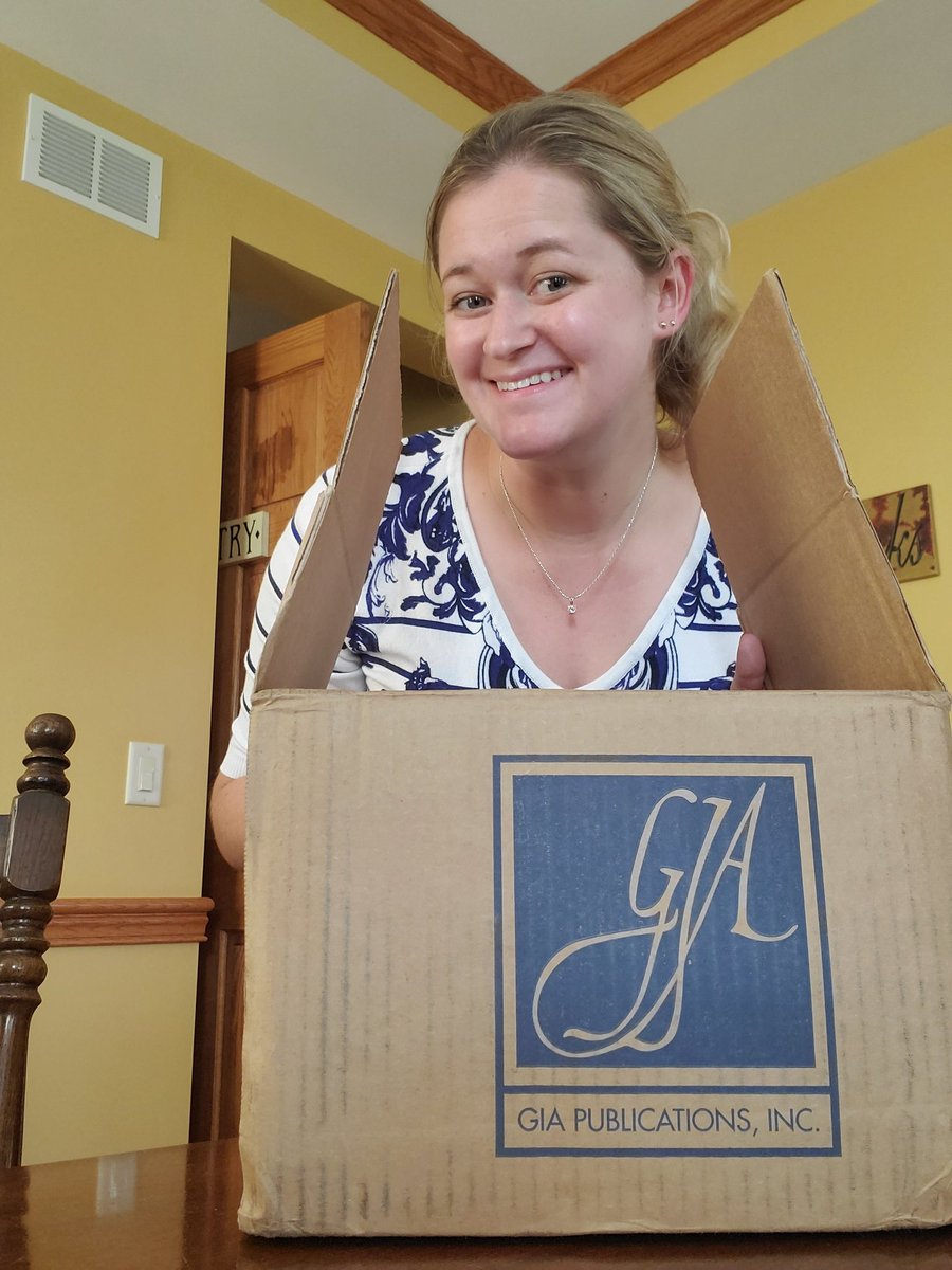 MaestraELL1's tweet photo. Exciting mail arrived today! I can't wait to share with you what's inside! #duallanguage #ellstrategies #ell #Spanish #culture #HispanicHeritageMonth https://t.co/taPhQM9wSQ